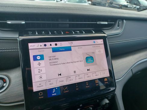 Used 2023 Jeep Grand Cherokee Limited image 11