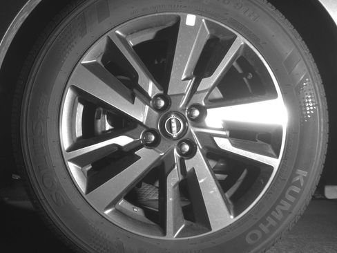 Used 2025 Nissan Versa SV image 12