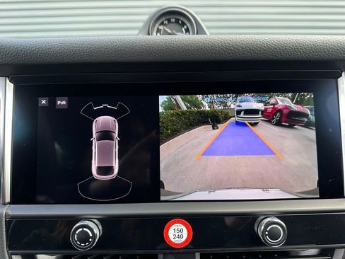 Certified 2026 Porsche Macan AWD/4WD image 33