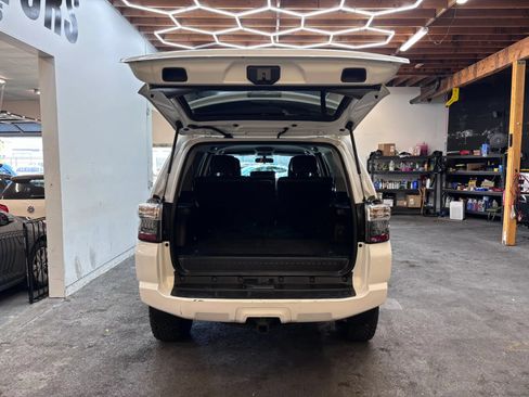 Used 2016 Toyota 4Runner SR5 AWD/4WD image 25