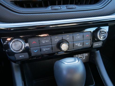 Used 2025 Jeep Compass Trailhawk image 29