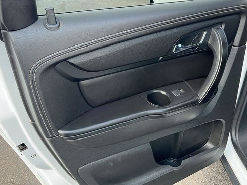 Used 2017 Chevrolet Traverse LT w/ Style and Technology Package FWD image 21