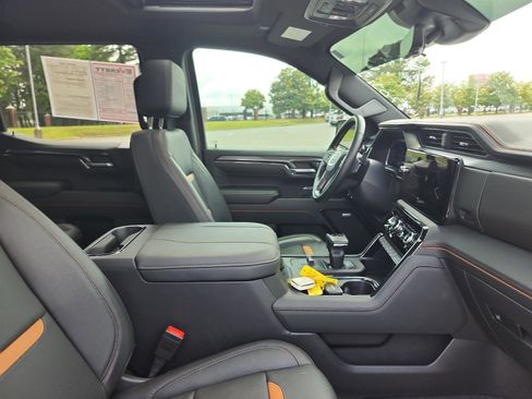 Certified 2024 GMC Sierra 1500 AT4 w/ Technology Package AWD/4WD image 9