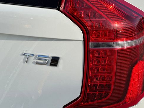 Used 2022 Volvo XC90 T5 Momentum w/ Advanced Package image 33