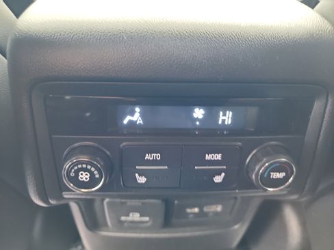 Certified 2022 GMC Acadia SLT w/ Elevation Edition image 28