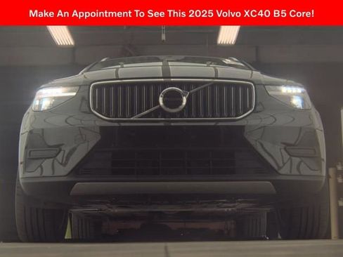 Used 2025 Volvo XC40 B5 Core AWD/4WD image 2