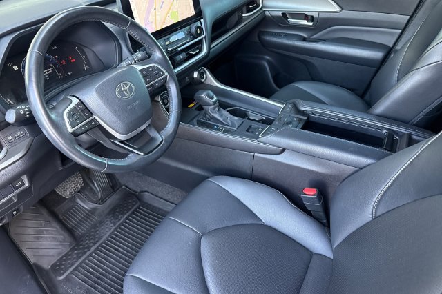 Used 2024 Toyota Grand Highlander AWD image 12