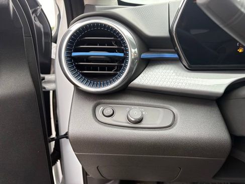 New 2026 Chevrolet Trax LT w/ Sunroof Package FWD image 20