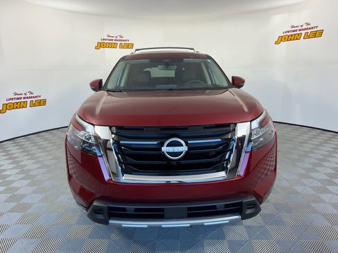 Used 2025 Nissan Pathfinder Platinum w/ Cargo Package image 9