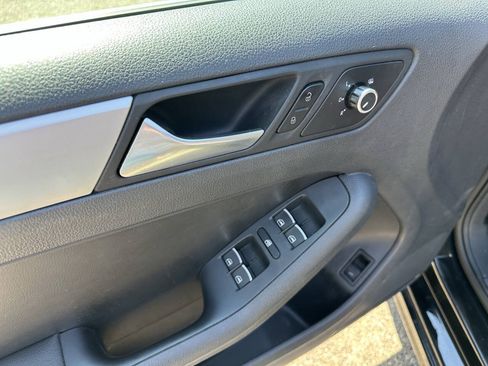 Used 2013 Volkswagen Jetta SE FWD image 16