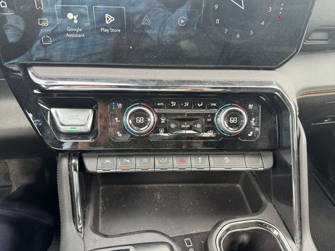 Used 2023 GMC Sierra 1500 AT4 w/ Technology Package AWD/4WD image 18