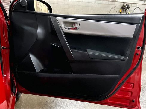 Used 2015 Toyota Corolla LE image 22