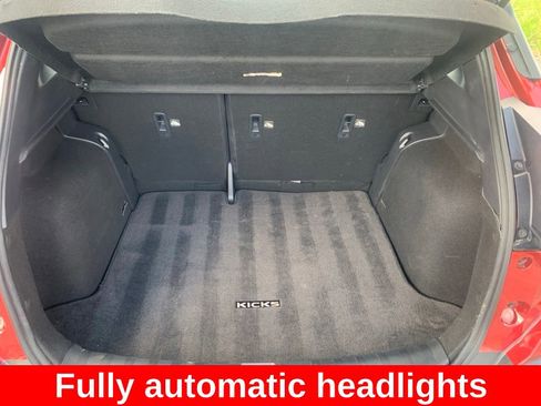 Used 2019 Nissan Kicks SR w/ SR Premium Package FWD image 12