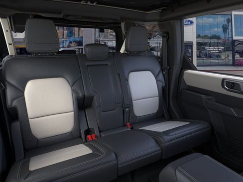 New 2026 Ford Bronco Outer Banks w/ Sasquatch Package AWD/4WD image 11