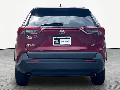 Used 2019 Toyota RAV4 LE FWD image 5