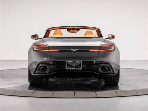 Used 2025 Aston Martin DB12 Convertible RWD image 7