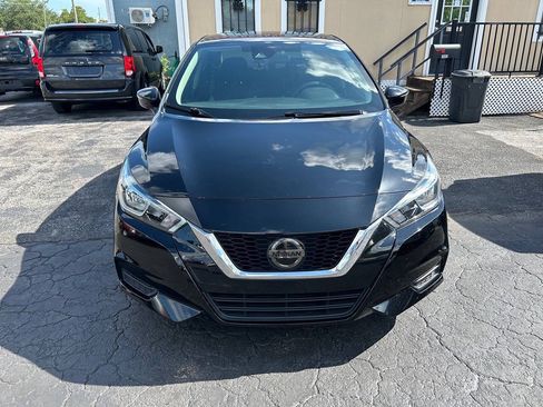 Used 2020 Nissan Versa SV FWD image 2