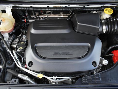 Used 2022 Chrysler Pacifica Touring-L FWD image 49