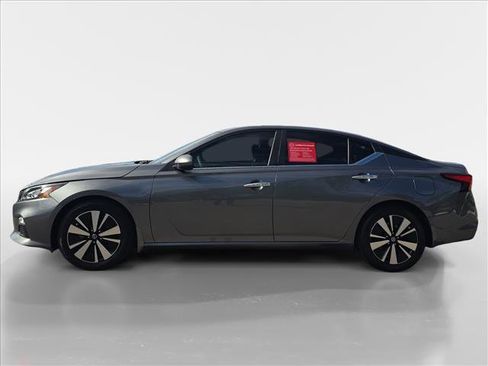 Used 2022 Nissan Altima 2.5 SV image 2