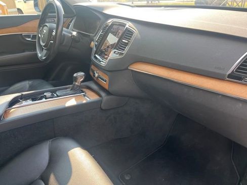 Used 2022 Volvo XC90 T6 Momentum w/ Advanced Package image 22