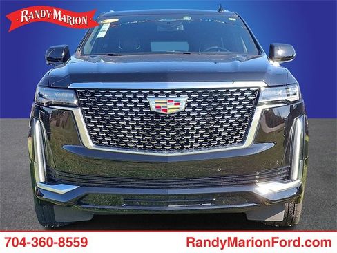 Used 2024 Cadillac Escalade Luxury image 2