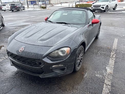 Used 2018 FIAT 124 Spider Classica image 1