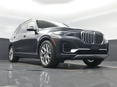 Used 2022 BMW X7 xDrive40i w/ Executive Package image 55