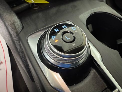 Used 2020 Ford Escape SE image 22