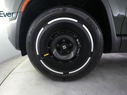 Used 2025 Rivian R1S Adventure AWD/4WD image 19