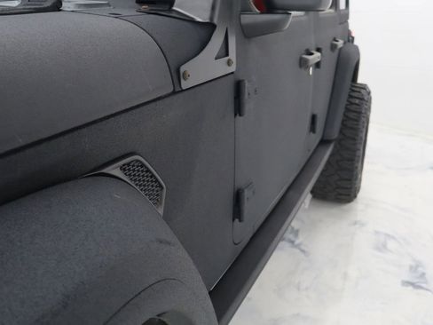 Used 2019 Jeep Wrangler Unlimited Sahara w/ Quick Order Package 24M Moab AWD/4WD image 14