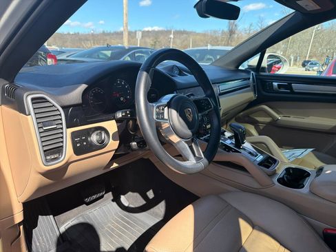 Used 2023 Porsche Cayenne Coupe image 16