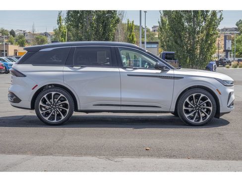 Used 2025 Lincoln Nautilus Black Label AWD/4WD image 2