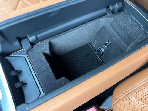 Used 2025 BMW 740i xDrive image 32