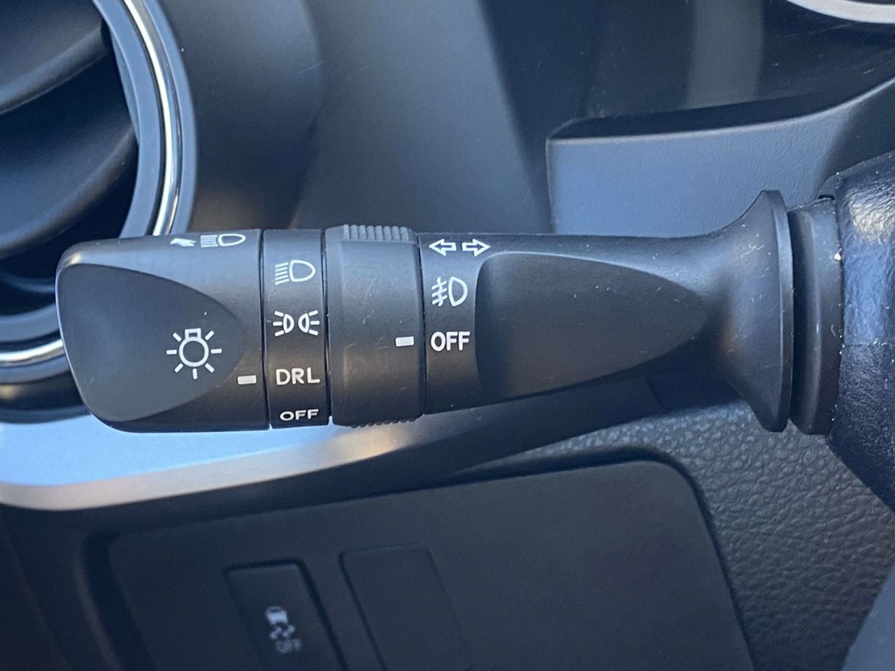Used 2023 Toyota Tacoma SR5 RWD image 33
