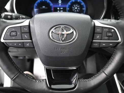 Used 2024 Toyota Highlander Platinum image 6