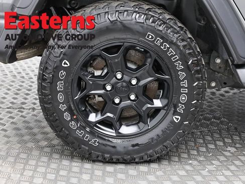 Used 2023 Jeep Wrangler Unlimited w/ Sun & Screen Package image 33