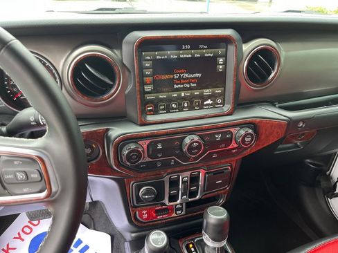 Used 2020 Jeep Gladiator Rubicon AWD/4WD image 8