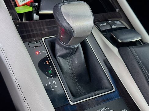 Used 2013 Lexus LS 460 w/ Comfort Pkg RWD image 25
