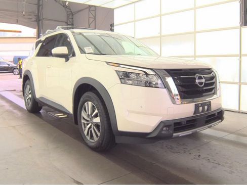 Used 2023 Nissan Pathfinder SL w/ SL Premium Package AWD/4WD image 4