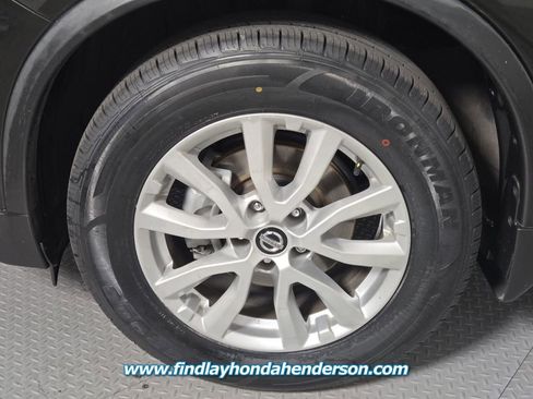 Used 2017 Nissan Rogue SV image 9