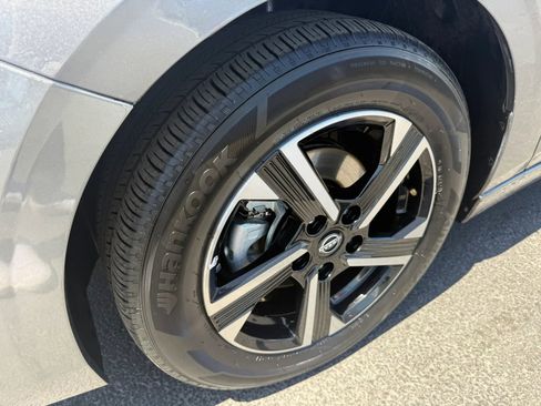 Used 2024 Nissan Sentra SV FWD image 30