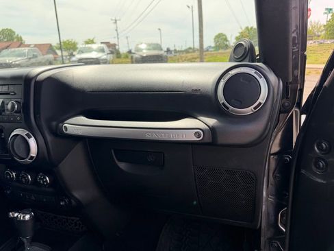 Used 2014 Jeep Wrangler Unlimited Sahara AWD/4WD image 31