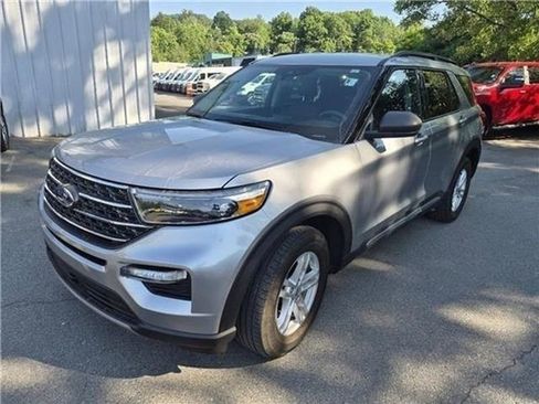 Used 2022 Ford Explorer XLT w/ Equipment Group 202A AWD/4WD image 42