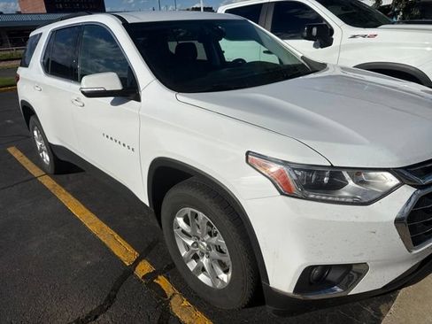 Used 2020 Chevrolet Traverse LT w/ Driver Confidence II Package AWD/4WD image 2