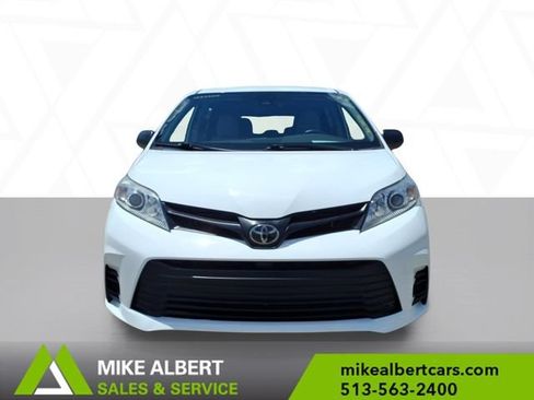 Used 2020 Toyota Sienna L FWD image 2