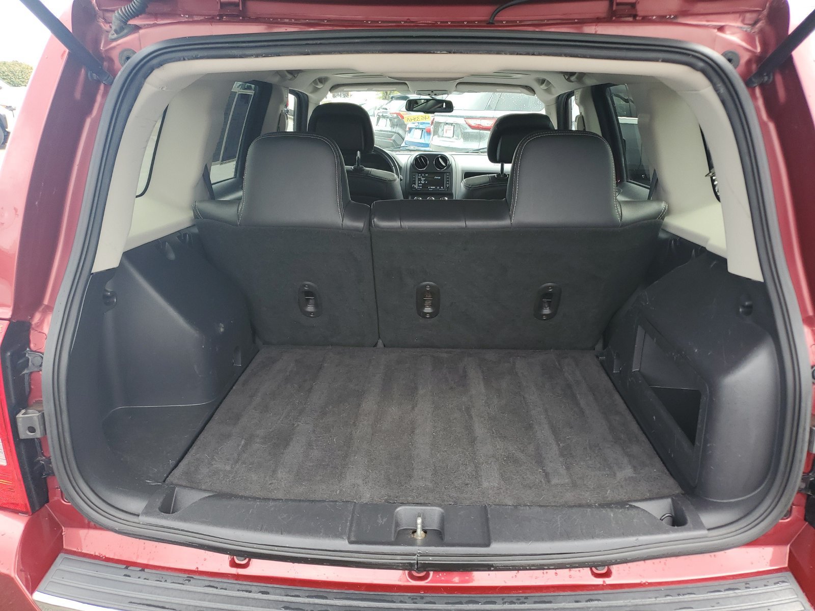 Used 2017 Jeep Patriot Latitude AWD/4WD image 9