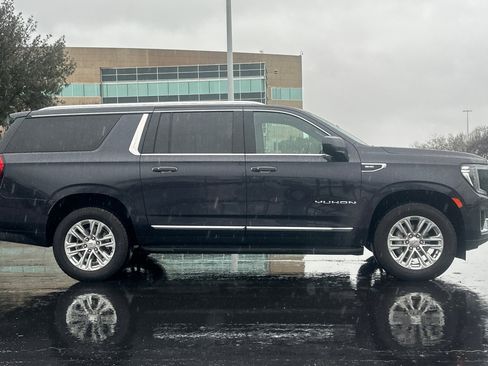 Used 2024 GMC Yukon XL SLT image 3