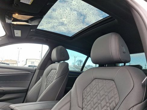 Used 2023 BMW 540i xDrive w/ Premium Package image 24