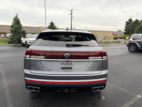 Used 2024 Volkswagen Atlas Cross Sport SEL R-Line AWD/4WD image 5