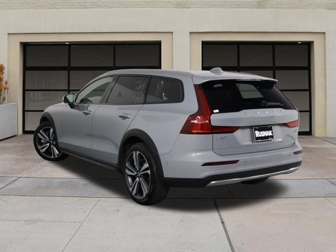 Certified 2025 Volvo V60 B5 Cross Country Plus AWD/4WD image 2